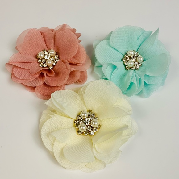 Fashion Tidbits Other - Pearl Cluster Flower Clips Set of 3
